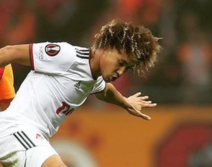 Atleta do Nice tem surto na França e precisa ser contido por bombeiros