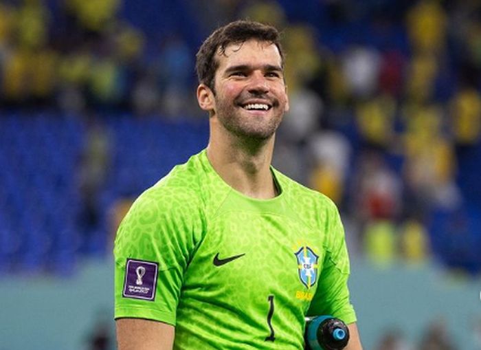 Alisson vira desfalque da seleção brasileira em amistoso contra Guiné