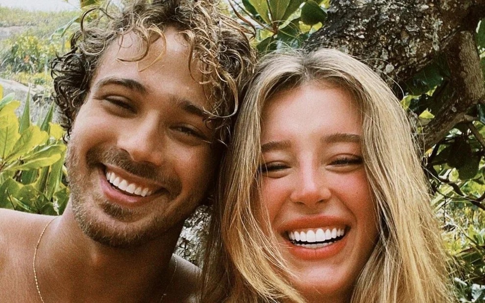 Duda Reis assume namoro com André Luiz Frambach, ex de Larissa Manoela