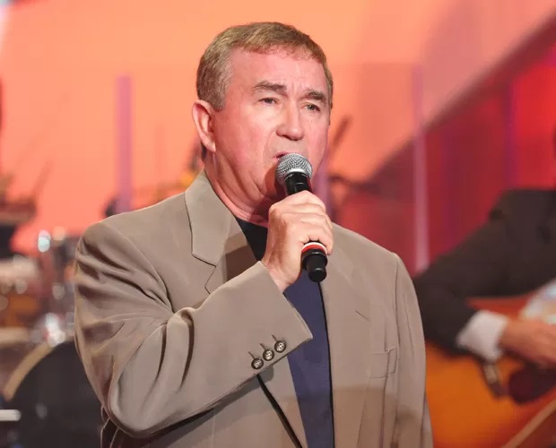 Casal processa Amado Batista por morte de criança na fazenda do cantor