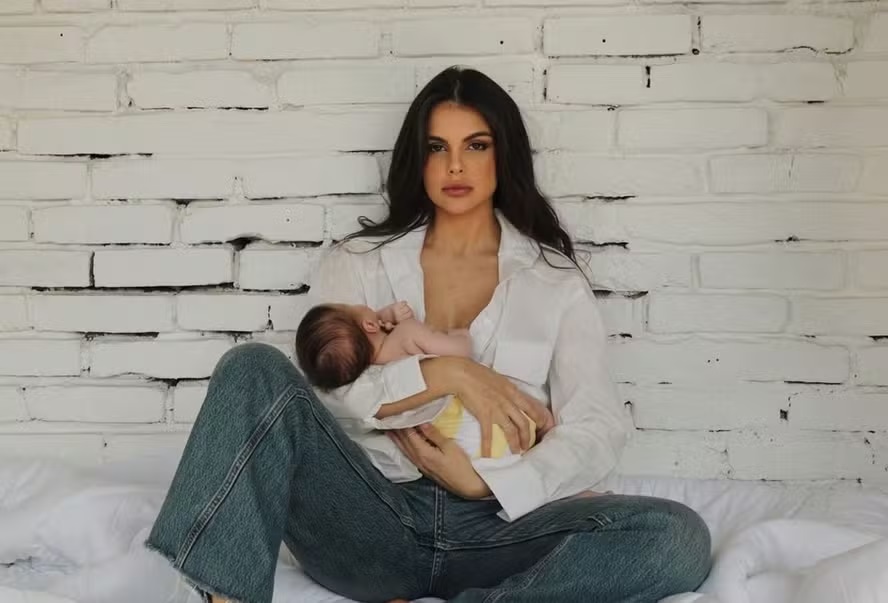 Amanda Kimberlly desabafa após críticas por não amamentar filha com Neymar