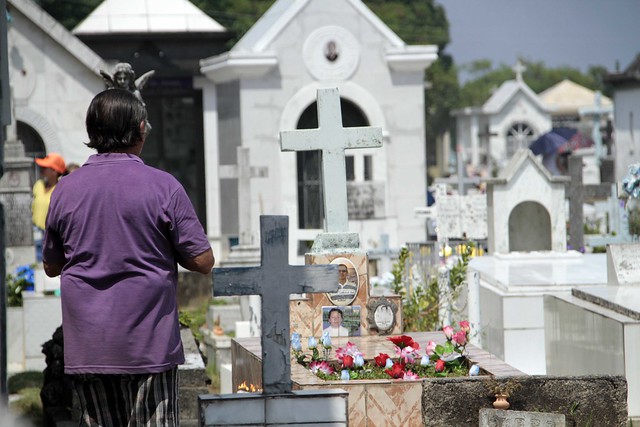 Metade de sepultamentos desta sexta em Manaus foram de vítimas da Covid