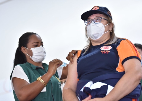 Profissionais de saúde do Samu e de hospitais particulares são vacinados