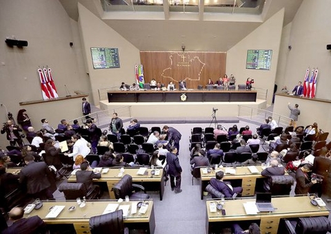 Deputados aprovam fim de recesso na Aleam para combater pandemia 