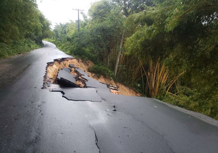 Defesa Civil envia equipe para área de desbarrancamento na AM-010
