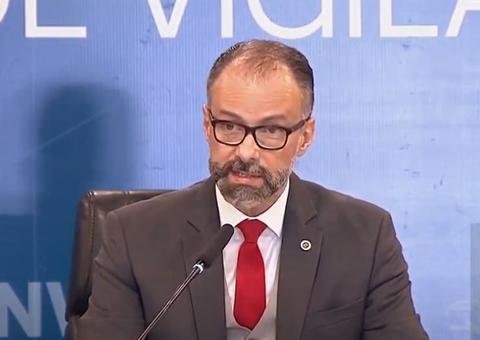 Diretor da Anvisa lamenta caos em Manaus e pede 'mudança de comportamento'