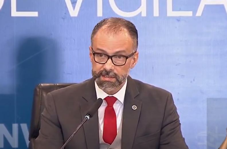 Diretor da Anvisa lamenta caos em Manaus e pede 'mudança de comportamento'