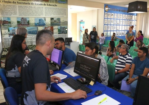 Secretaria de Educação atende aprovados do concurso de 2018 em Manaus