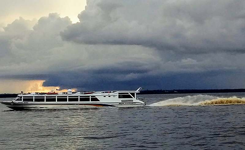 Serviços de transporte fluvial e rodoviário estão suspensos no Amazonas