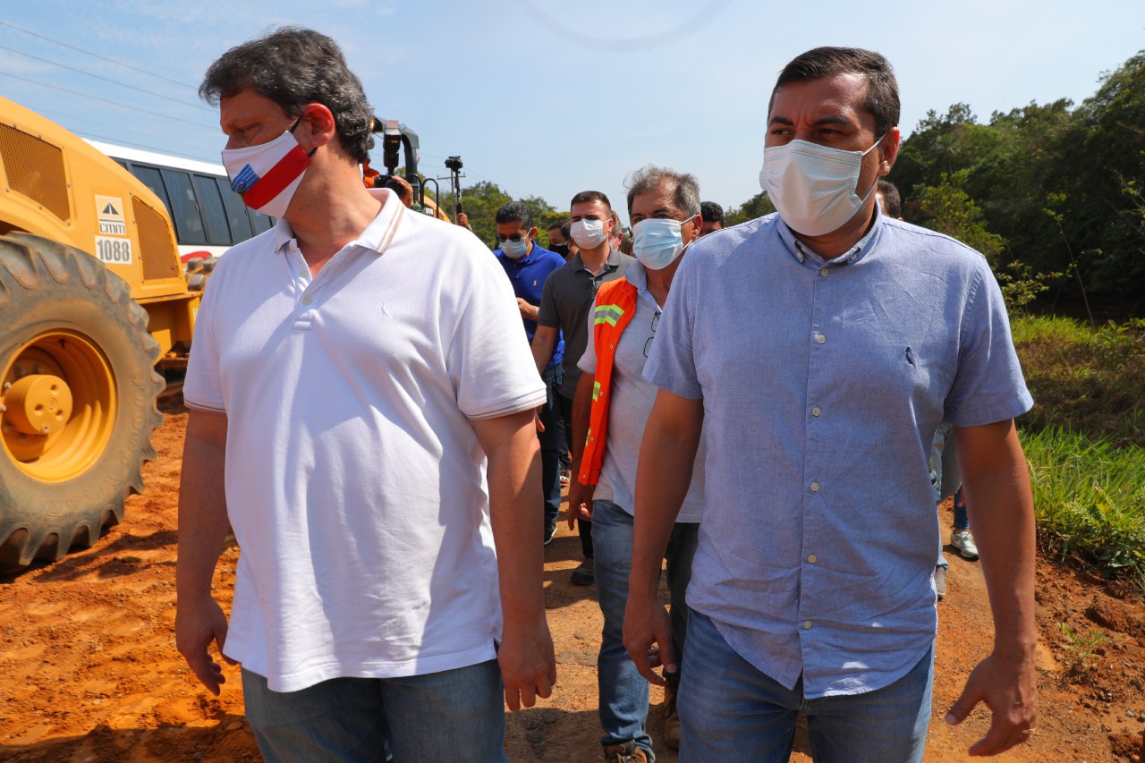 Governador do Amazonas assina ordem de serviço para manutenção da BR-319