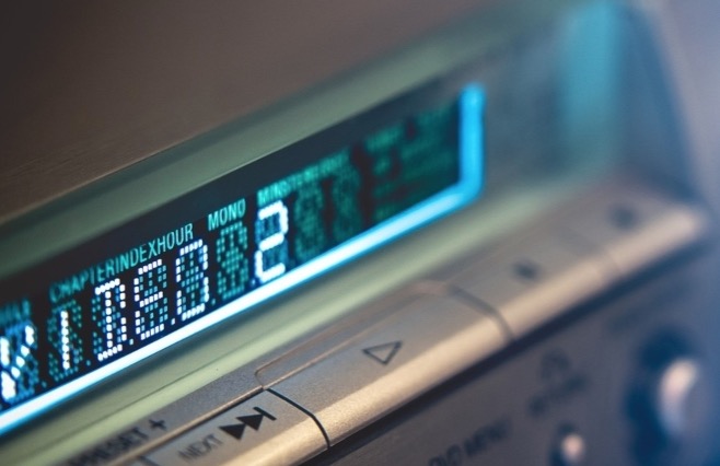 Anatel abre consulta para finalizar migração de emissoras AM para FM