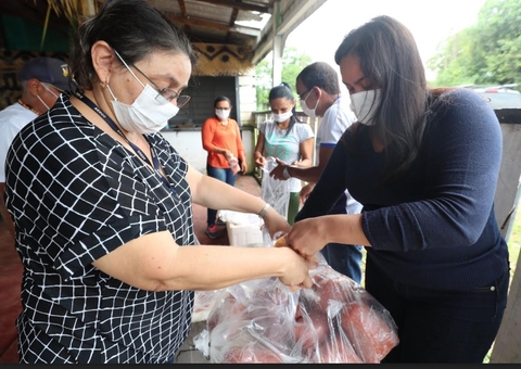 Estudantes de Autazes recebem kits com alimentos de produtores indígenas