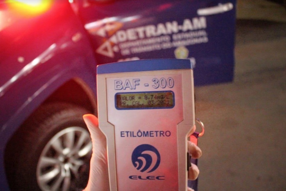Mais de 360 motoristas são multados ao recusar teste do bafômetro em Manaus