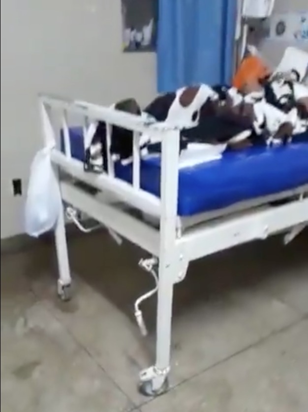 Idoso com AVC é internado na ala de Covid e leva 'chuva' em hospital no AM