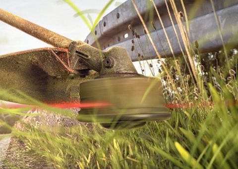 Mulher morre no Amazonas após lâmina de roçadeira ficar cravada no peito