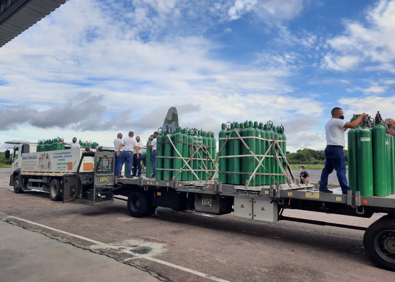 Amazonas começa a receber tanques de oxigênio de outros estados 