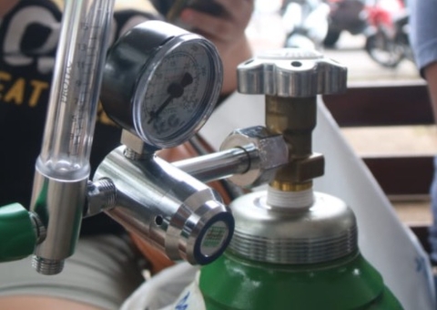 Moradores de Tabatinga vão à Colômbia para garantir oxigênio a pacientes