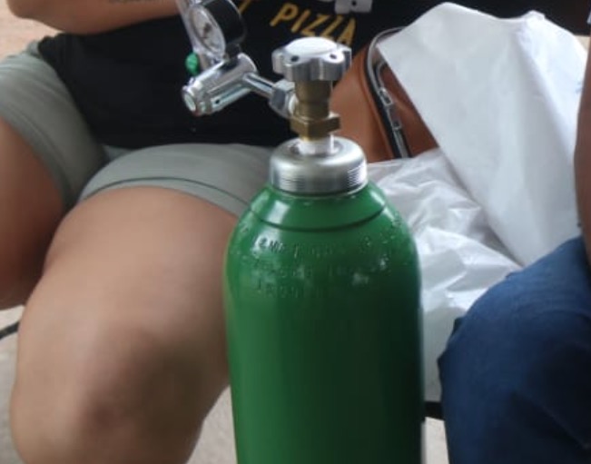 Moradores de Tabatinga vão à Colômbia para garantir oxigênio a pacientes