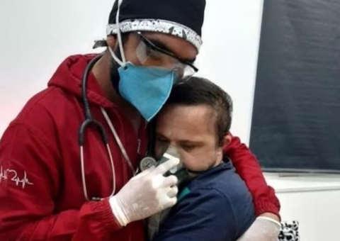 Morre paciente com Síndrome de Down no Amazonas que viralizou com foto 