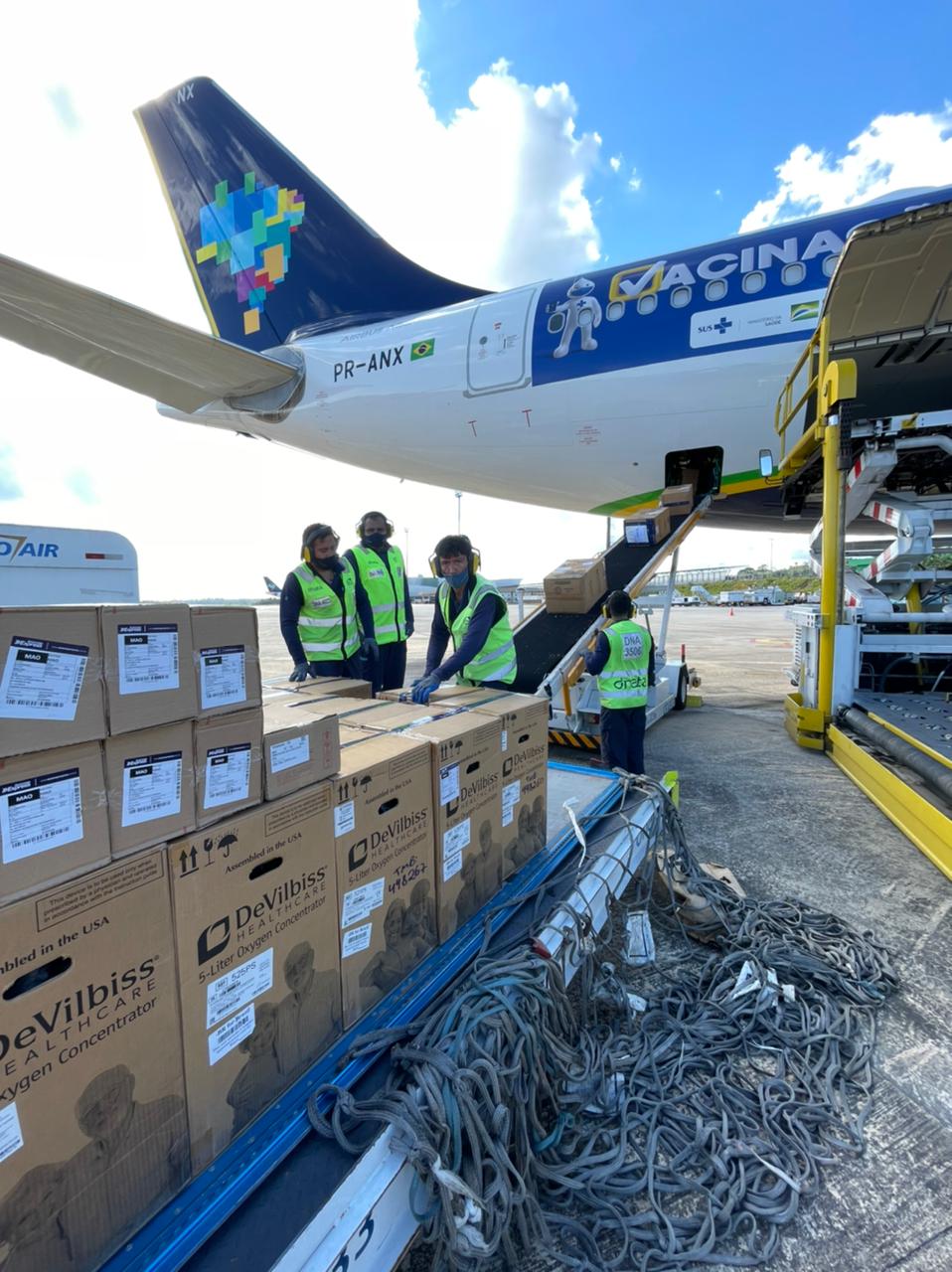 Amazonas recebe 200 concentradores de oxigênio doados por Pernambuco