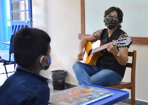 Pandemia reinventa profissionais para lecionar na rede estadual do Amazonas