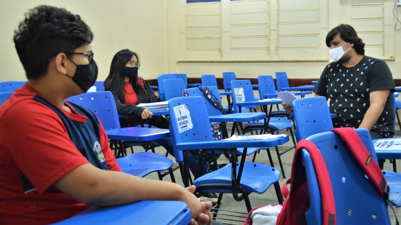 Pandemia reinventa profissionais para lecionar na rede estadual do Amazonas