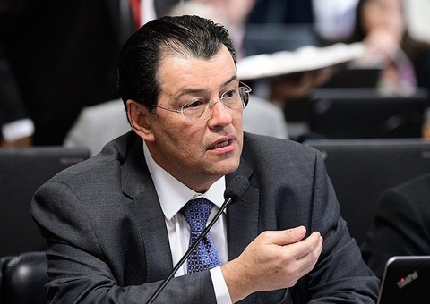 Senador Eduardo Braga oficializa pedido de intervenção federal no Amazonas