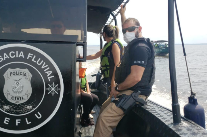 Nove flutuantes são multados e fechados durante fiscalização no Amazonas