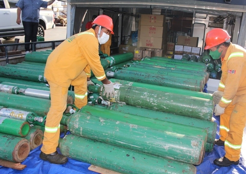 Municípios do AM recebem 137 cilindros de oxigênio, insumos e medicamentos 