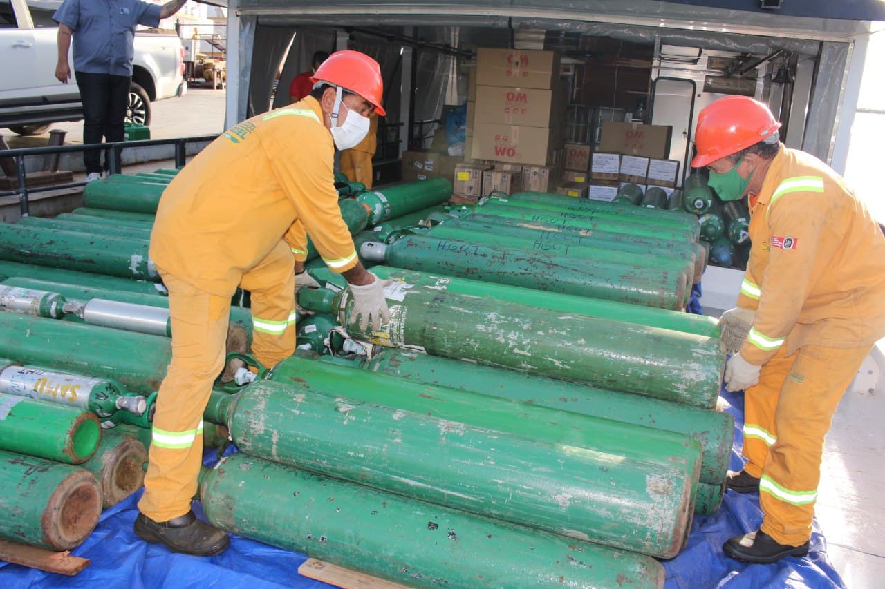 Municípios do AM recebem 137 cilindros de oxigênio, insumos e medicamentos 