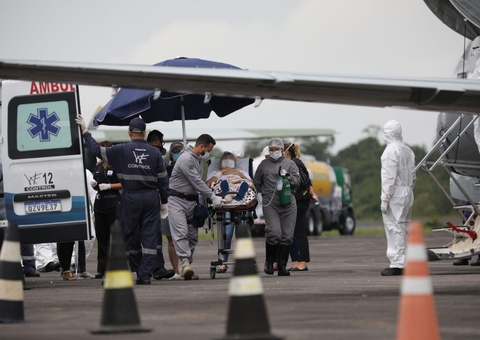 Mais 17 pacientes com Covid são transferidos de Manaus para Curitiba