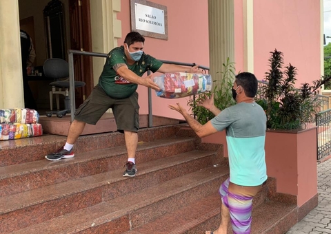 Artistas em vulnerabilidade recebem 200 cestas como apoio durante pandemia