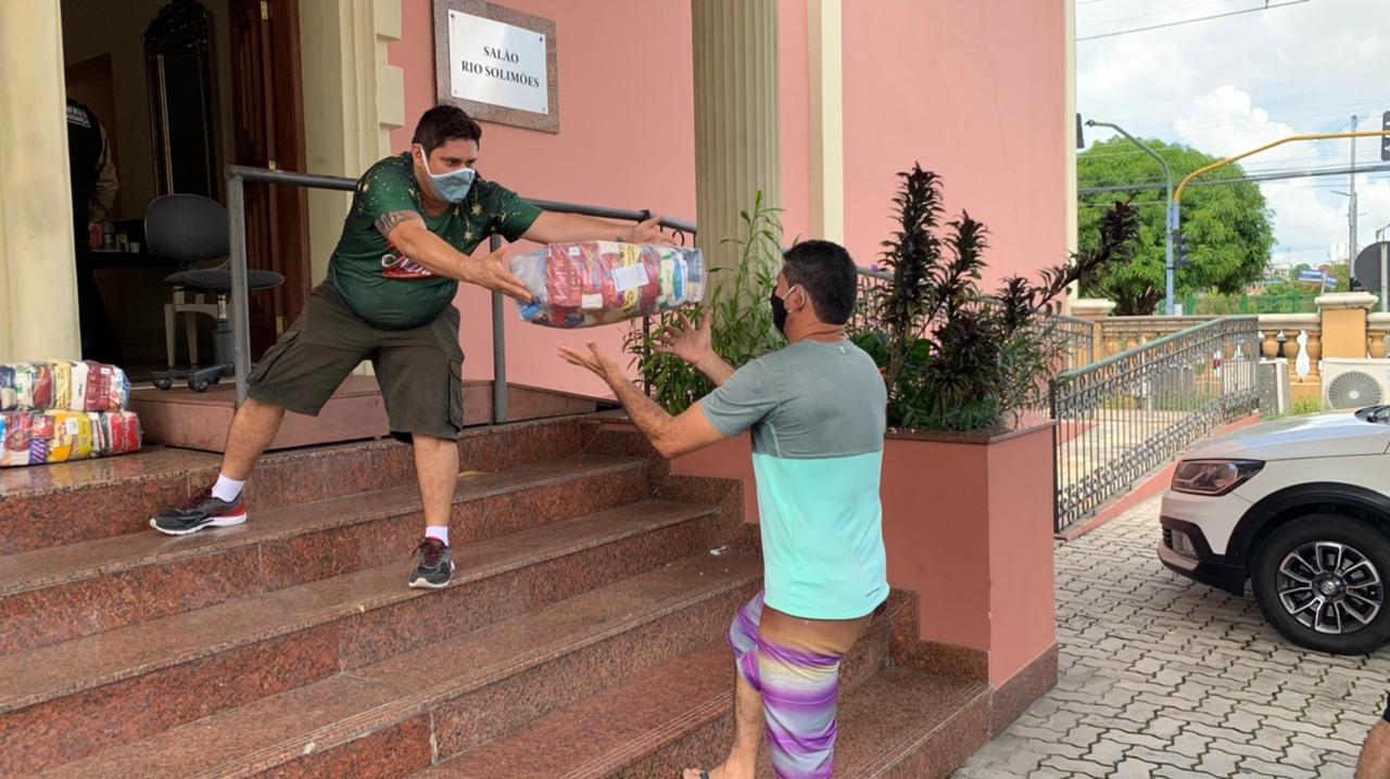Artistas em vulnerabilidade recebem 200 cestas como apoio durante pandemia