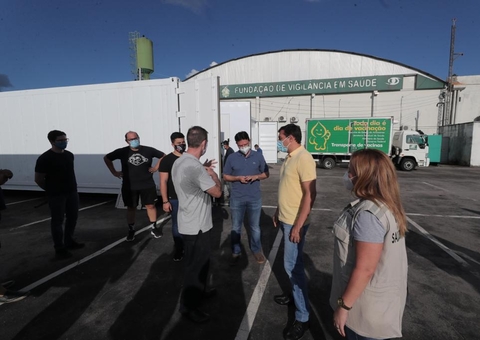 Wilson Lima vai a São Paulo receber vacinas contra Covid-19