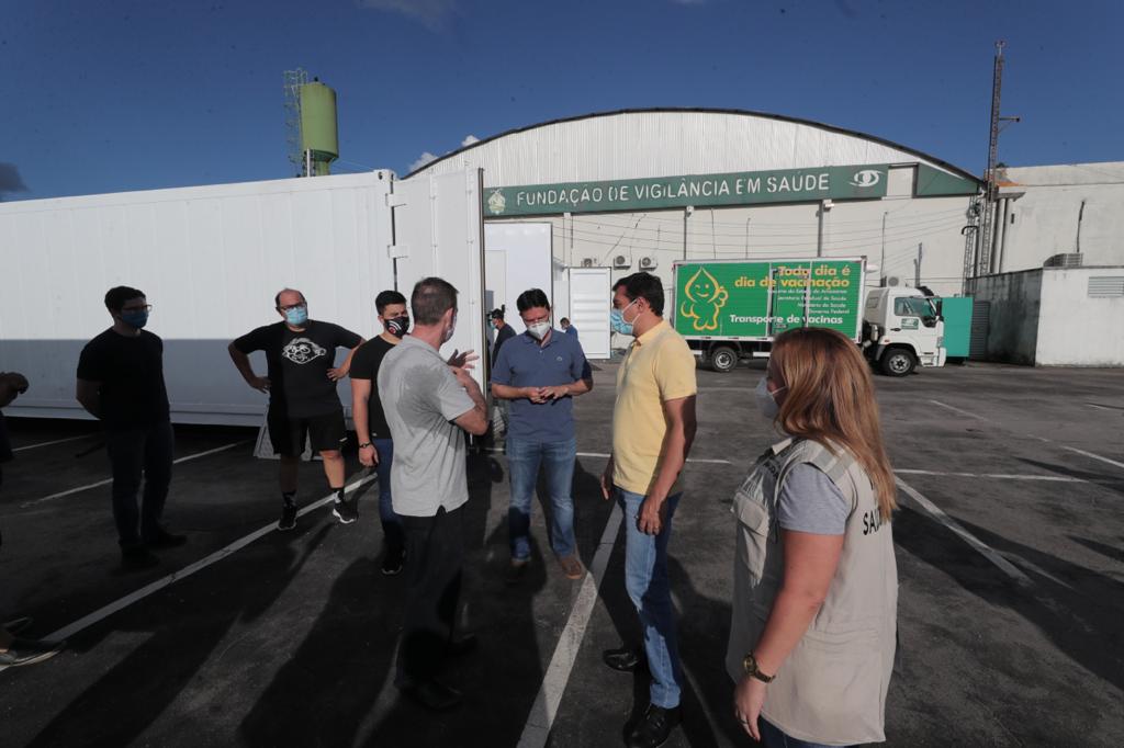 Wilson Lima vai a São Paulo receber vacinas contra Covid-19