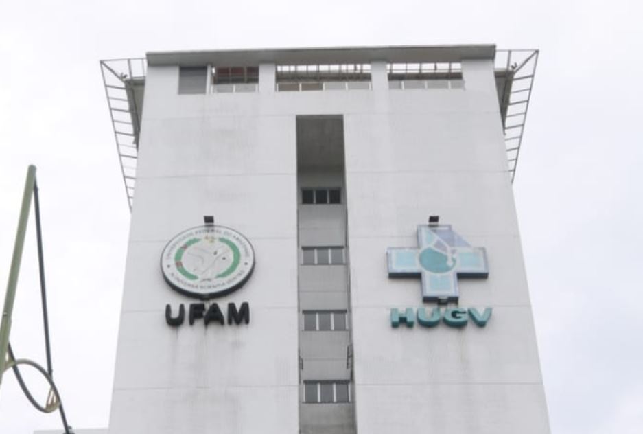 Homem perde pai e mãe no mesmo dia em Manaus por falta de oxigênio