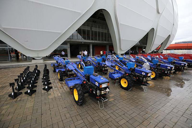Equipamentos e insumos são entregues ao setor primário em Manaus