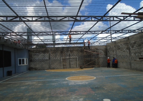 Detentos reformam quadras poliesportivas de unidade prisional no Amazonas