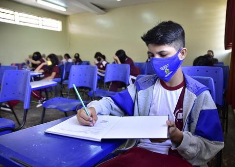 Aulas presenciais têm 9 mil estudantes de volta às escolas no Amazonas