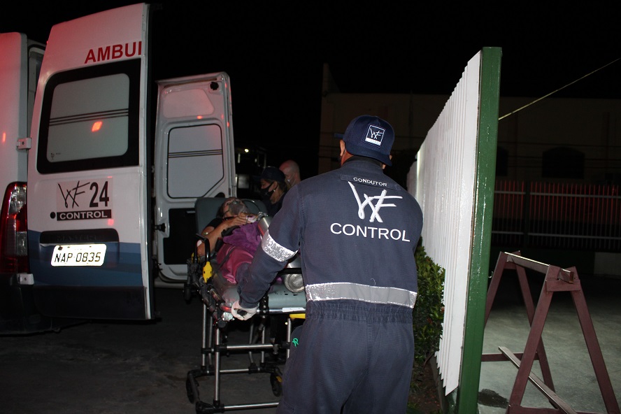 Pacientes com covid-19 do Amazonas são transferidos para Brasília