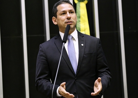 Impasse entre governo do Amazonas e Planalto atrasa envio de avião dos EUA