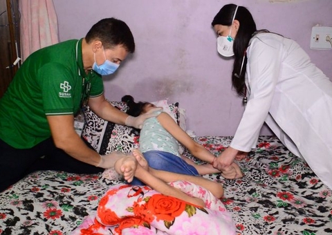 Amazonas: Pacientes crônicos recebem cuidado multiprofissional em casa