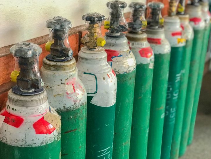 Sesc e Senac AM cedem caminhões para transportar cilindros de oxigênio