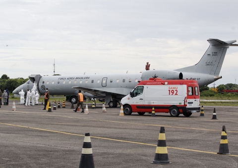 Pacientes com covid-19 são transferidos de Manaus para tratamento em Natal