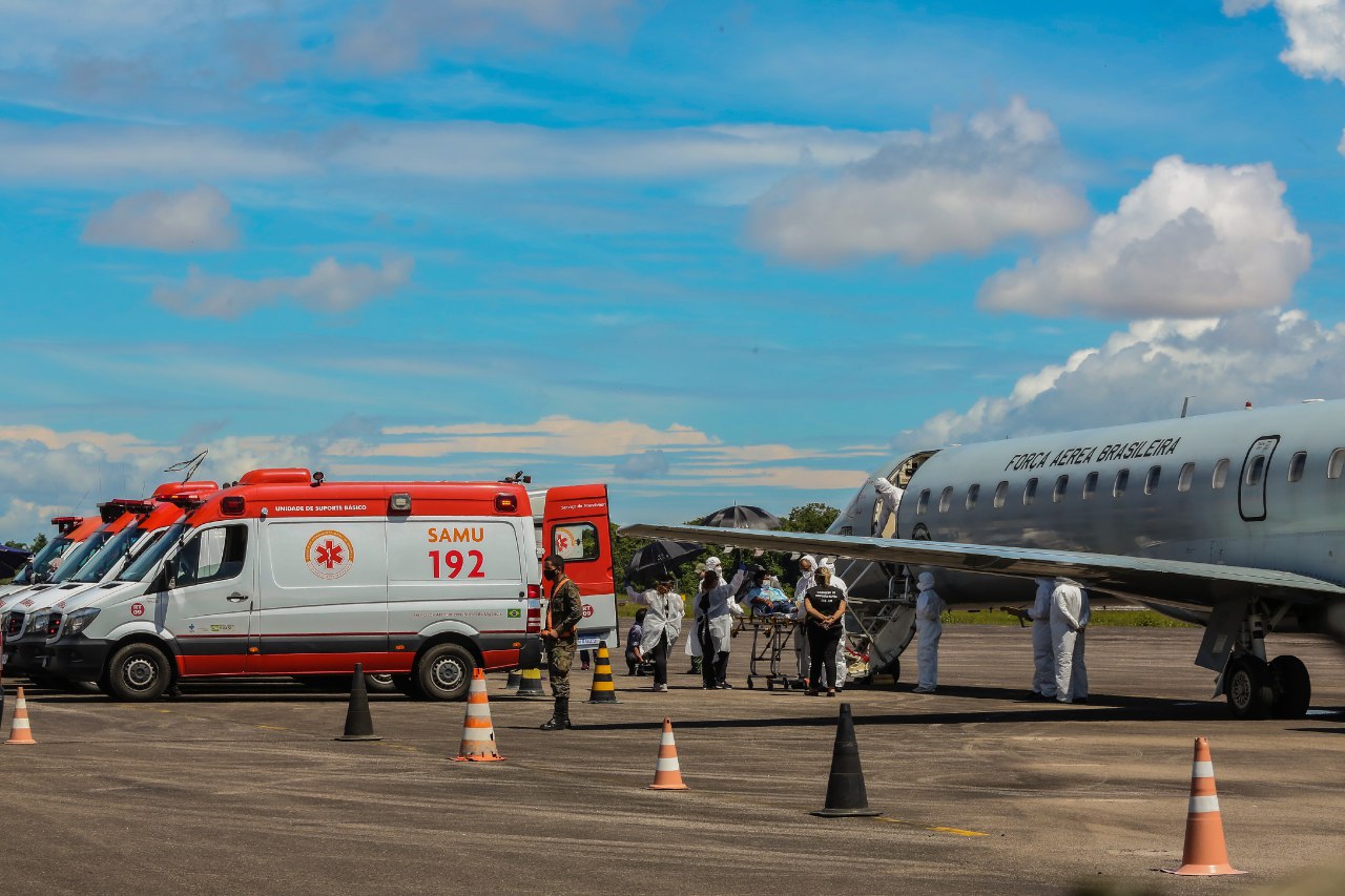 Covid: 17 pacientes de Manaus são transferidos para Belém 
