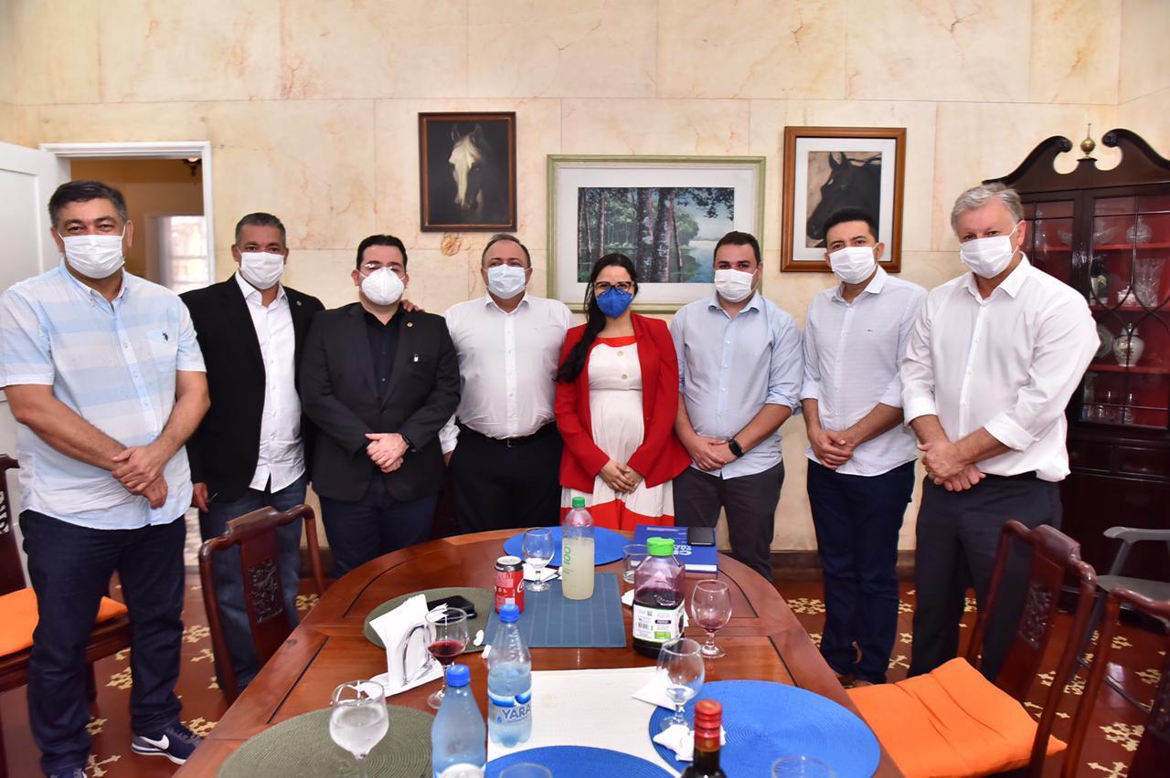 Pazuello e deputados se reúnem para traçar estratégias na saúde do Amazonas