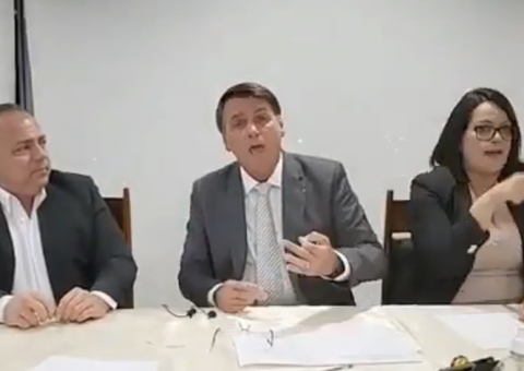 Bolsonaro critica vacina, elogia cloroquina e cita situação de Manaus 