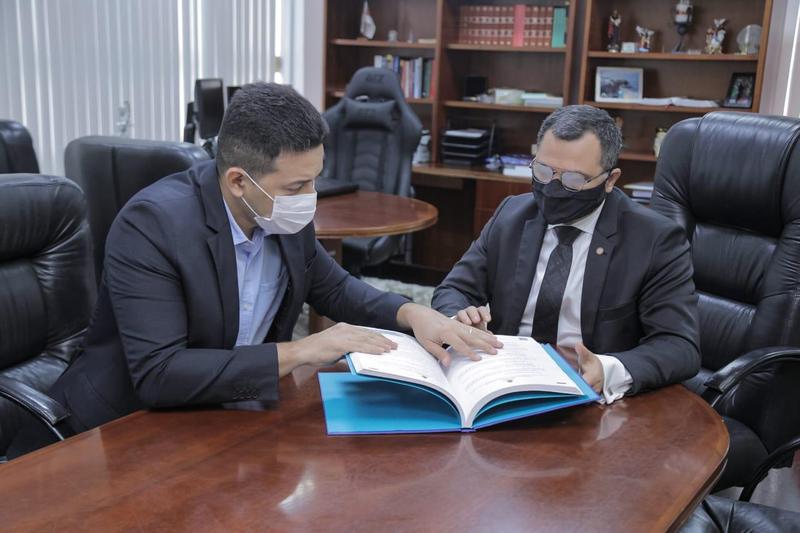 Relatório da CPI da Saúde é entregue ao MPE-AM