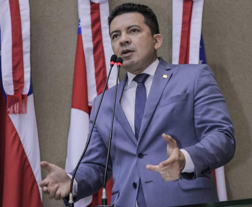 Proibição do benefícios a parentes de secretariado vai a sanção