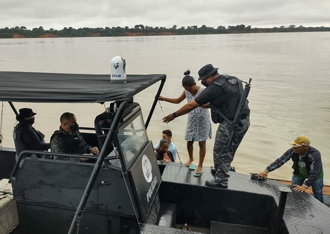 Policiais socorrem mulher em trabalho de parto no Amazonas 